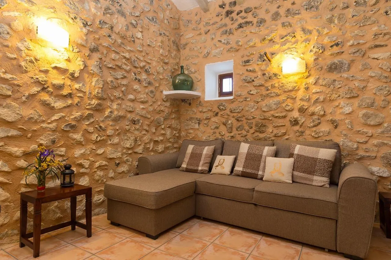 Can Guapo Llubi Holiday home